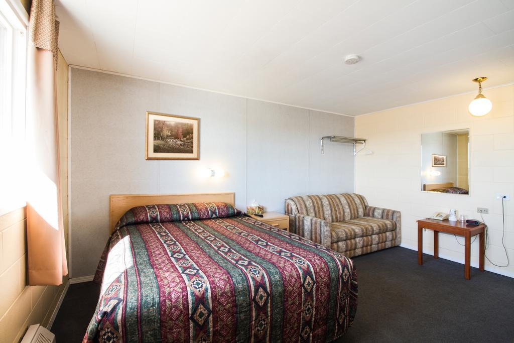 Lagana Hotel Lanigan Bagian luar foto