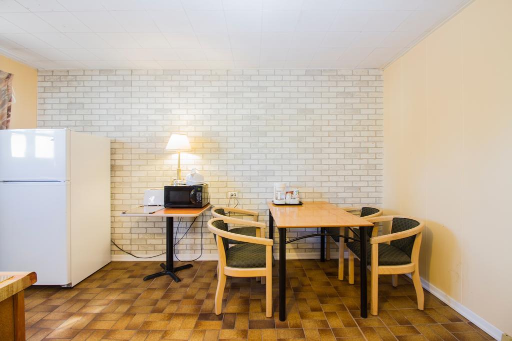 Lagana Hotel Lanigan Bagian luar foto