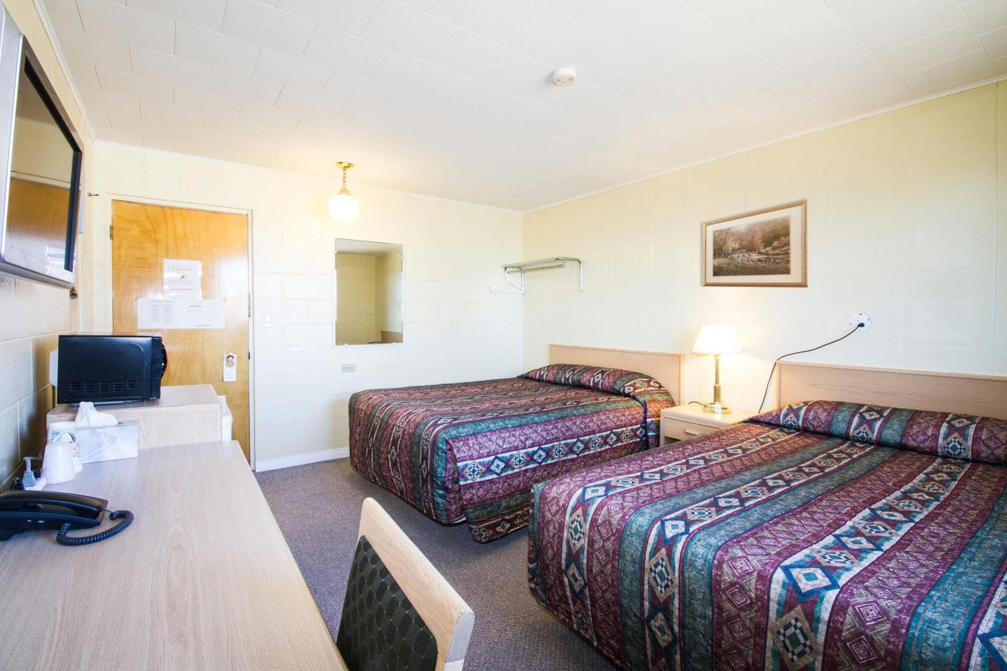 Lagana Hotel Lanigan Bagian luar foto