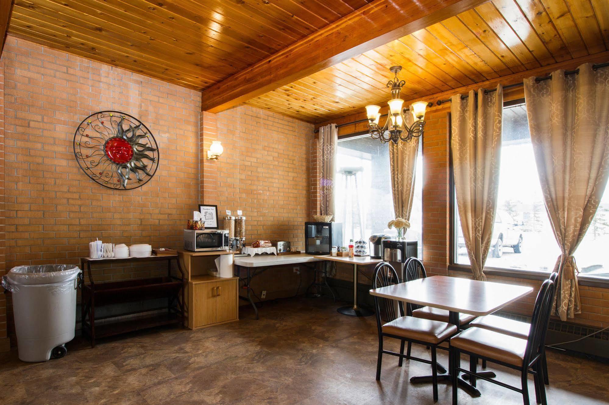 Lagana Hotel Lanigan Bagian luar foto