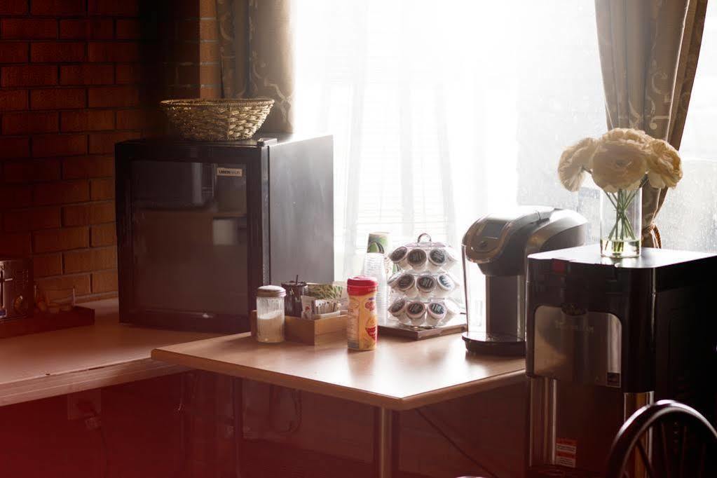 Lagana Hotel Lanigan Bagian luar foto